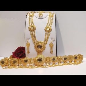 Neclace set with belt